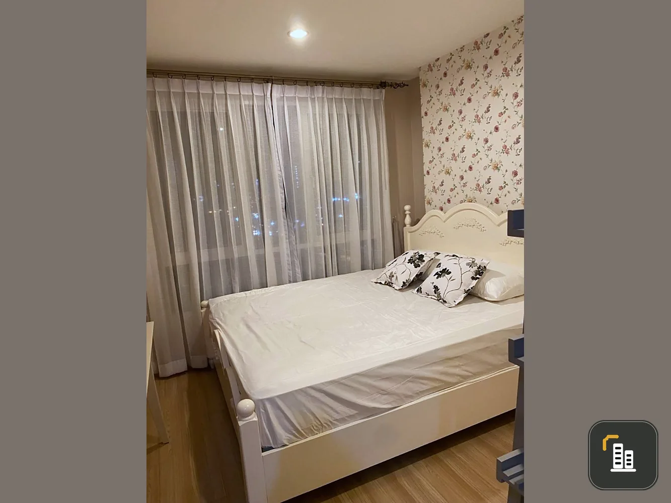 Urgent sale! Condo Vogue Sukhumvit 16, spacious room, great usable space. Hurry and reserve before you miss your chance.