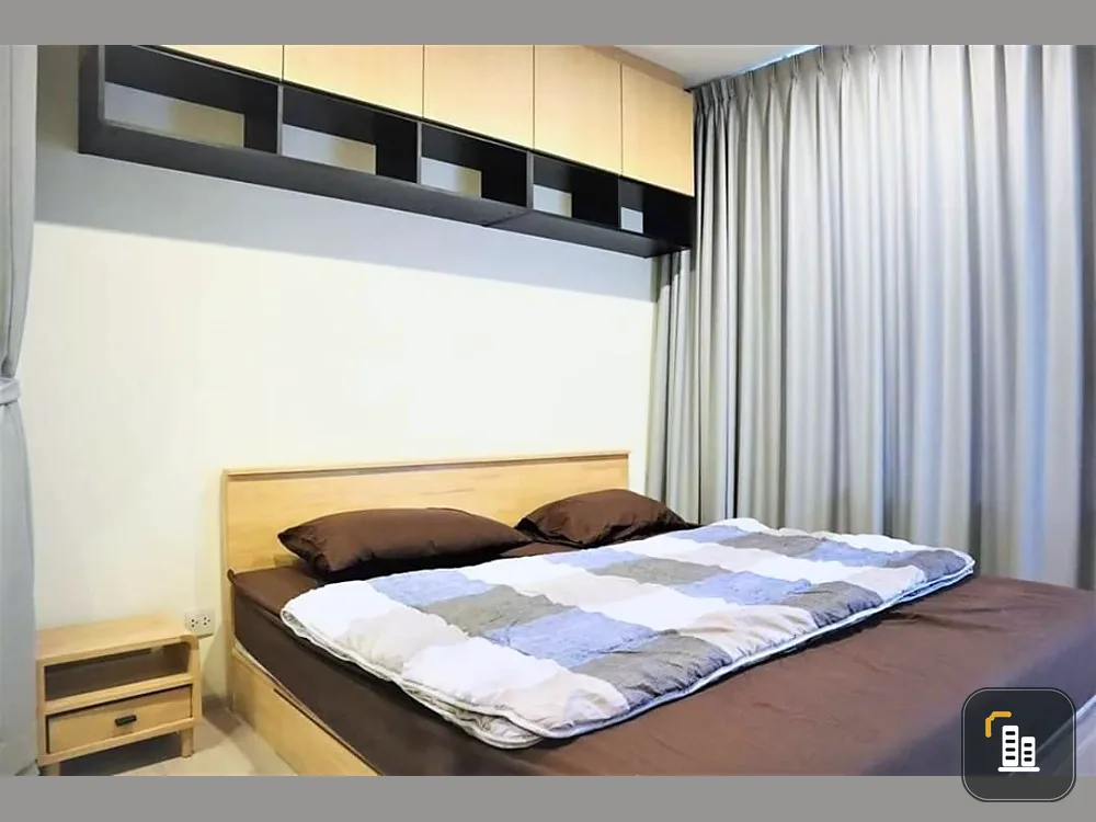 Condo for sale, Life Asoke, good location, room facing east. Swimming pool view, close to the train station