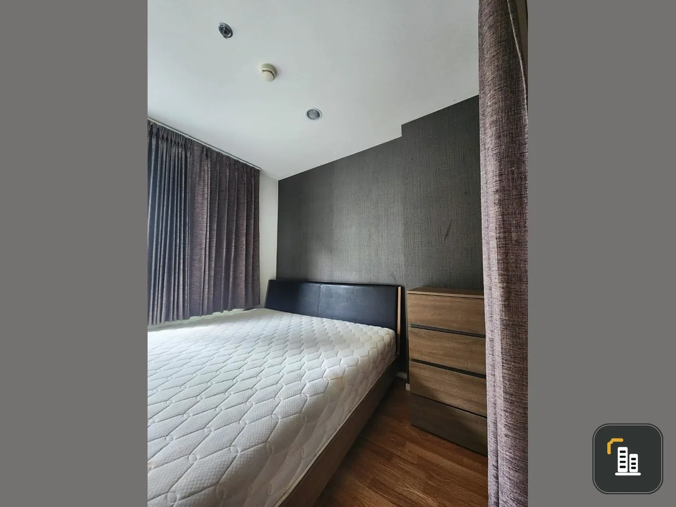 For sale or rent: Lumpini Nawamin Sri Burapha, 9th floor, project garden view, well decorated room, wallpapered throughout the room, reserve now.