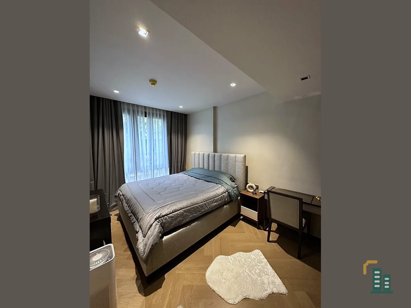 Urgent sale: The Reserve Sukhumvit 61, beautifully decorated room, fully furnished, just bring your bags and move in. Don't miss out!