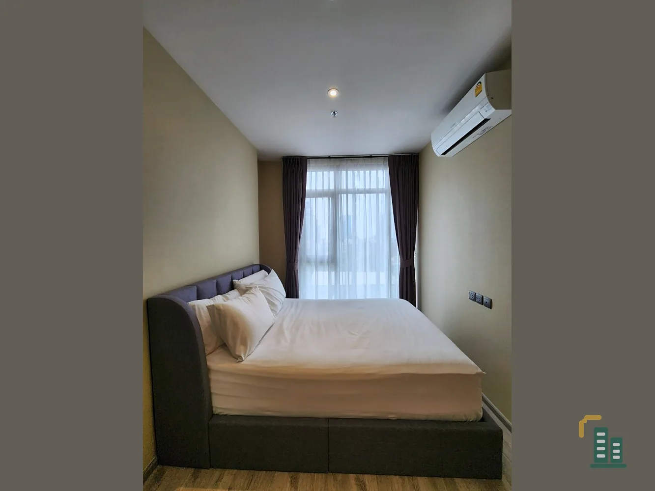 For rent: Rhythm Ekkamai Estate, 10th floor, fully decorated room, beautiful and comfortable, comfortable sofa. Good like this, book now.