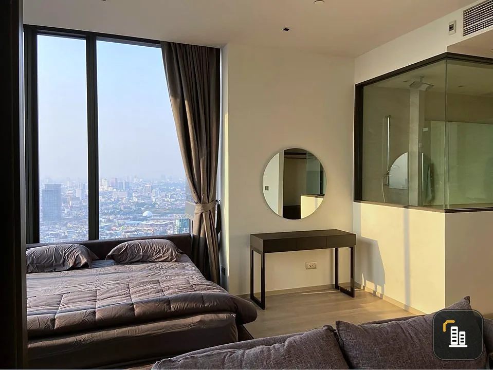 For rent Ashton Silom, corner room with a very beautiful view, can see the river, fully furnished, hurry up and reserve now, urgently.