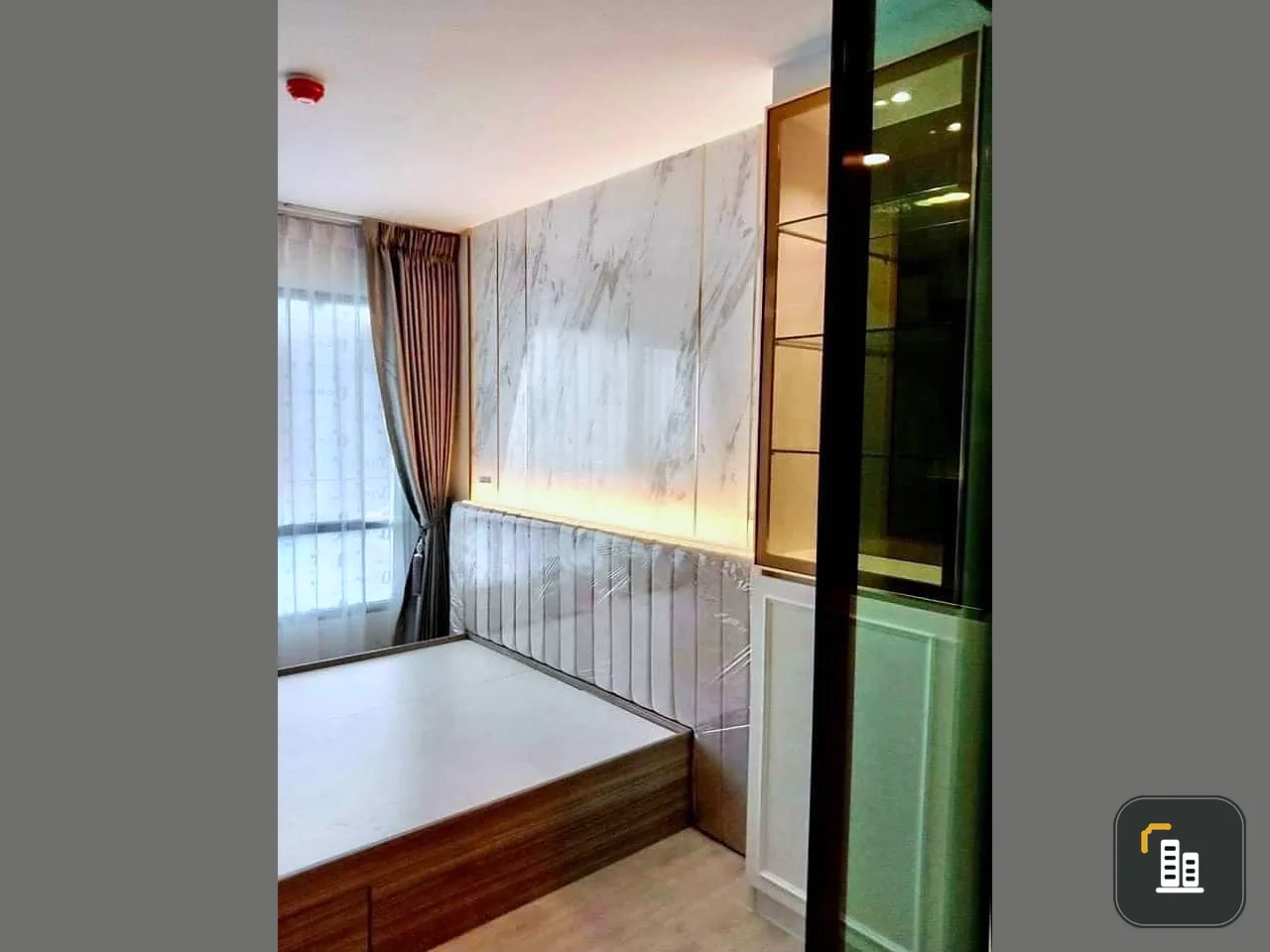 For rent: The Origin Sukhumvit 105, luxuriously decorated room with built-in furniture, has a built-in walk-in closet, don't miss it.