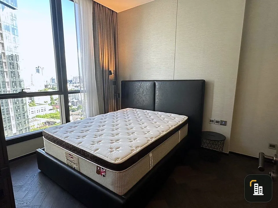 For sale: The Es Sukhumvit 36, spacious room, decorated in a simple and luxurious style, very nice, with good furniture. Book now.