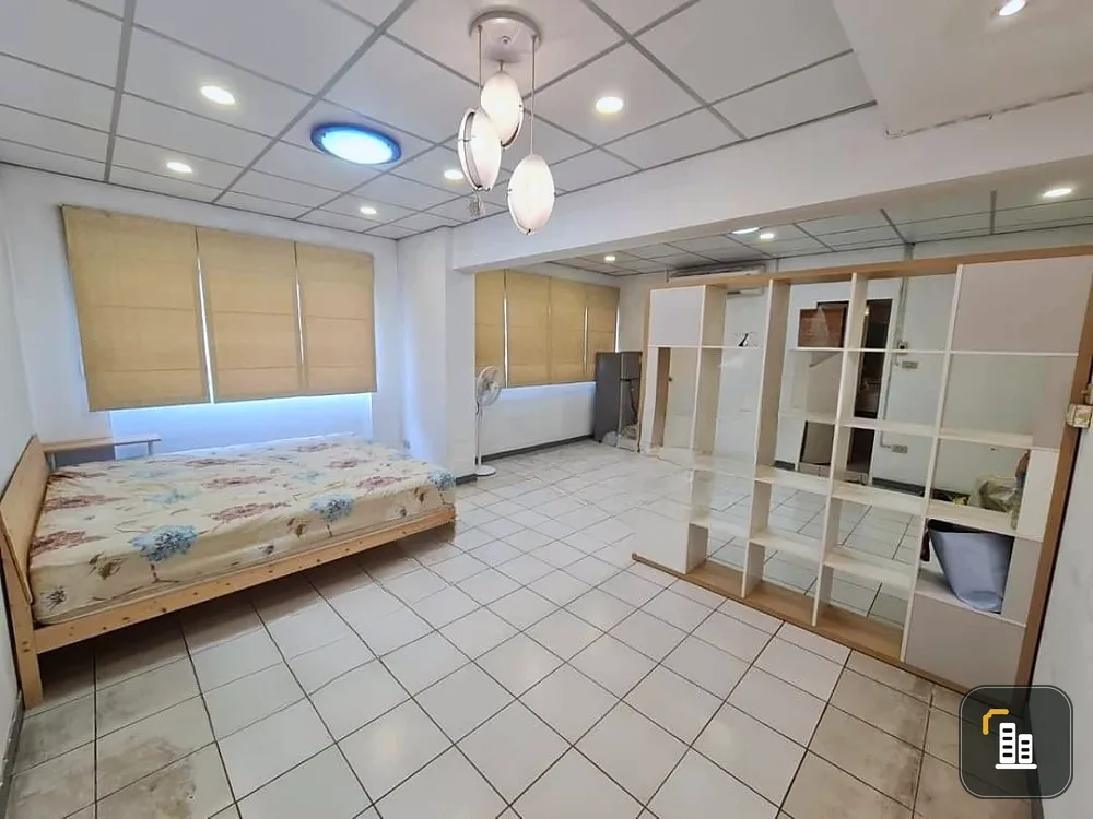 Condo for sale, Lumpini Center Happyland, 8th floor, spacious room, airy, comfortable, with plenty of furniture. Don't wait.