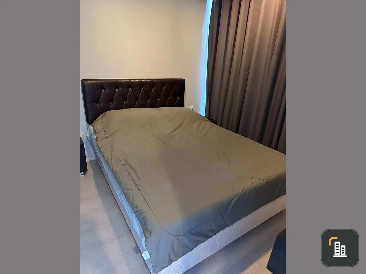 For sale: Rhythm Sukhumvit 44/1, 26th floor, fully furnished and equipped with electrical appliances. Hurry and reserve now before it's gone.