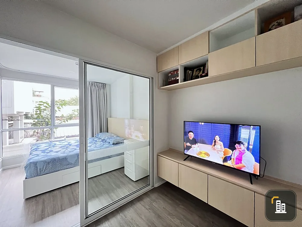 For sale, for rent, Blue Phahonyothin 35, fully furnished, in very good condition, decorated and ready to move in, just bring your suitcase.