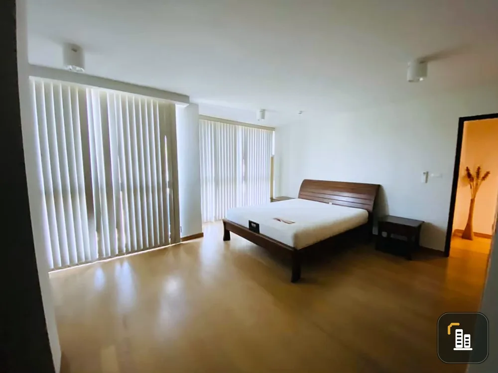 For rent: Bangkok Feliz Sukhumvit 69-2, decorated with built-in furniture, has a good quality leather sofa, move in now.
