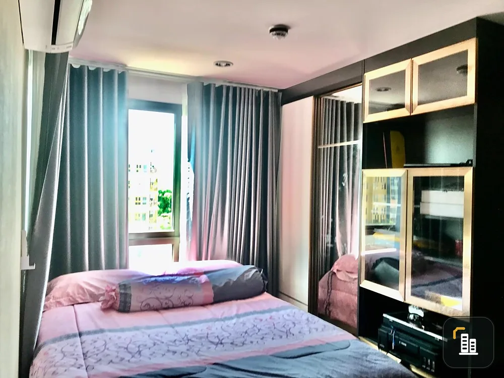 For sale: The Excel Hideaway Sukhumvit 50, corner room, quiet, reasonable price. I must say you must not miss this.