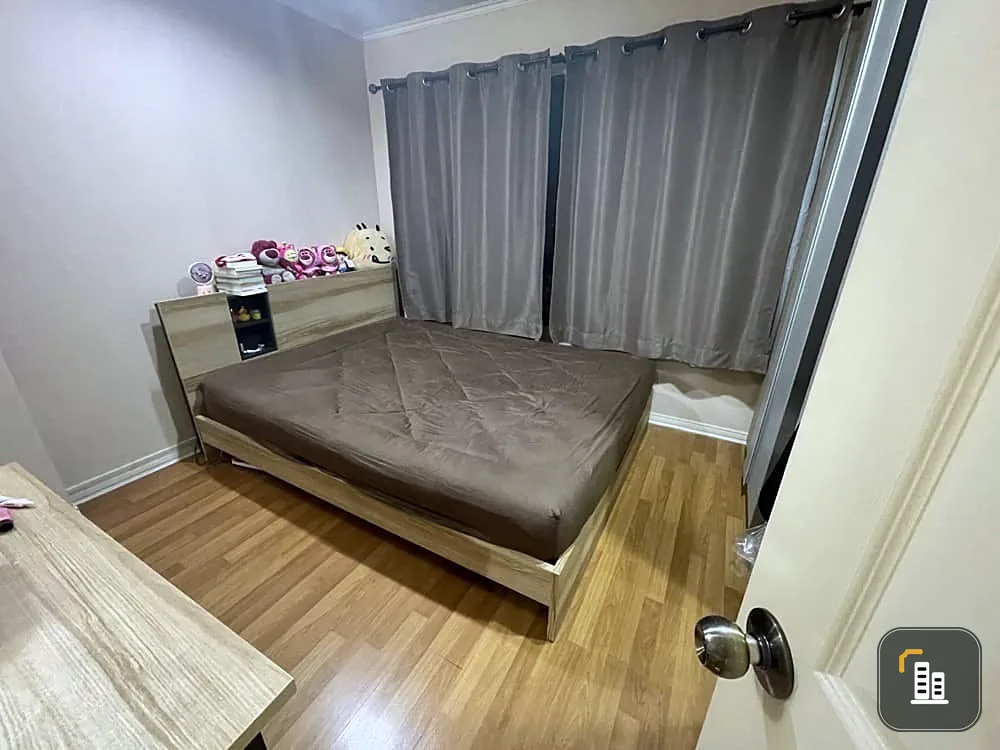Urgent sale! Lumpini Place Condo Phahonyothin-Saphan Khwai. Spacious room, great usable space. Don't miss it!