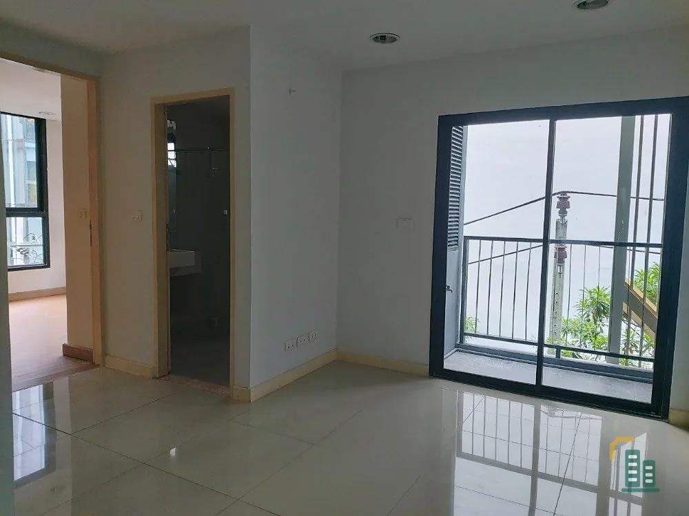 For sale: Zenith Place Sukhumvit 42, 4th floor, spacious room, airy, open. Interested in owning one? Hurry and reserve now. Don't miss out.