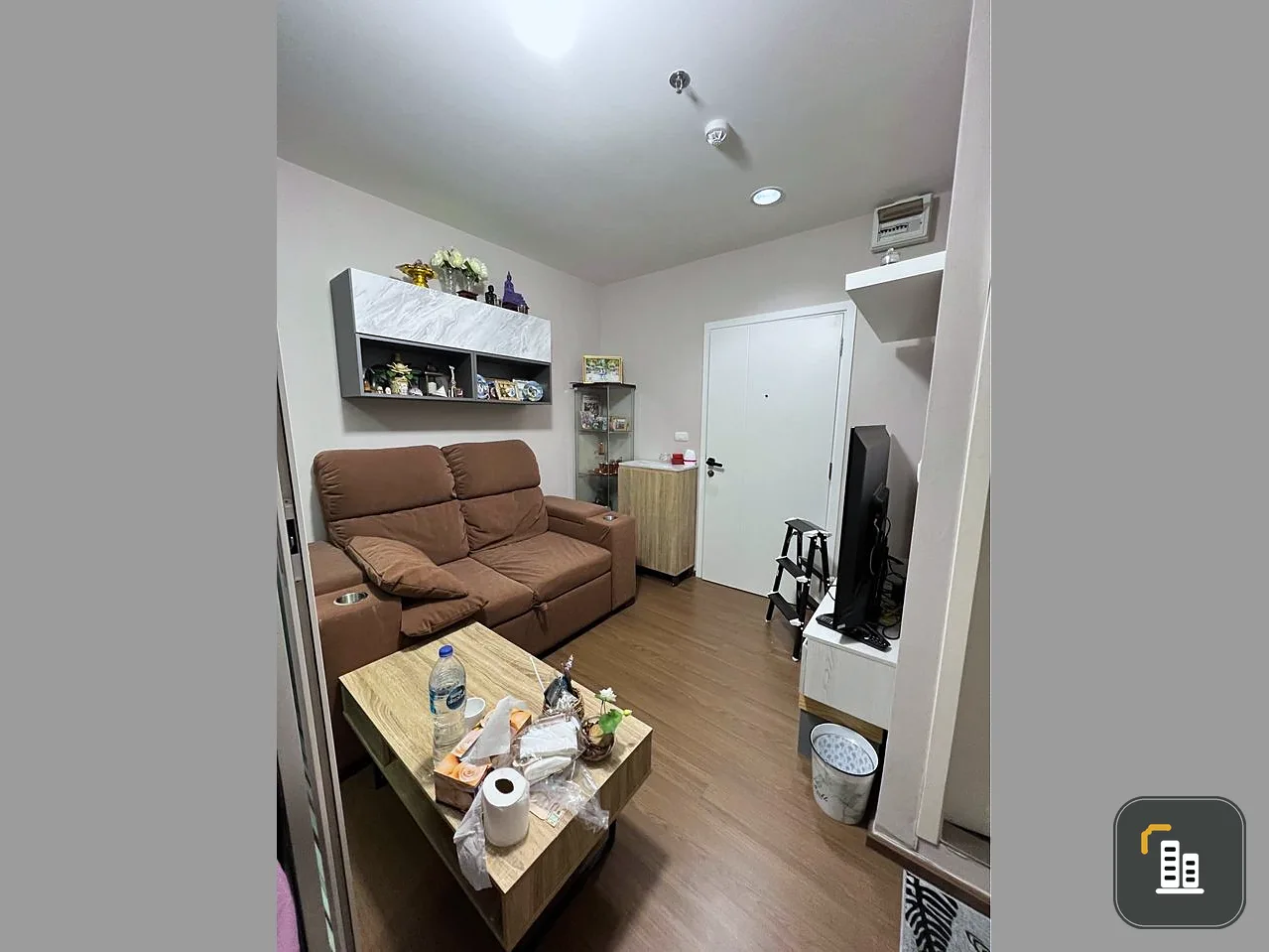 For rent: Condo Aspire Erawan, high floor, bright and comfortable room, fully equipped with electrical appliances. Don't just look.