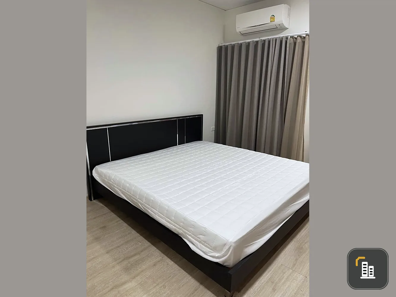 For sale, for rent, Ideo Sathorn-Wongwian Yai, 19th floor, studio room with big screen TV, movie lovers shouldn't miss out, book now.