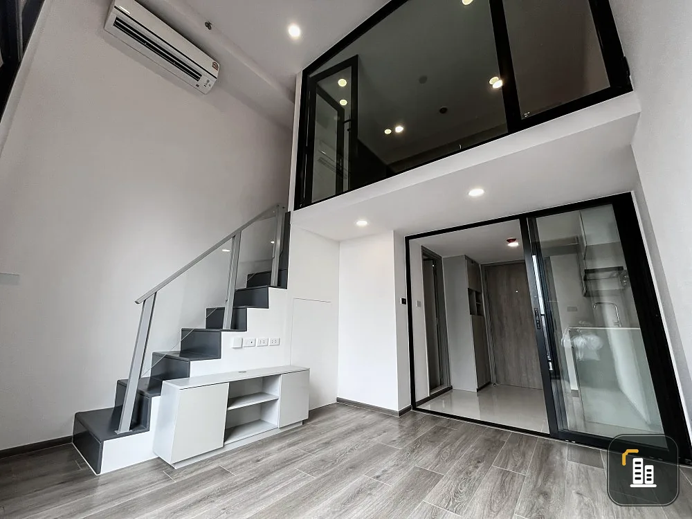 For sale: Soho Bangkok Ratchada, very wide balcony, high floor, beautiful view, great feel, north facing, no sun, must arrange.
