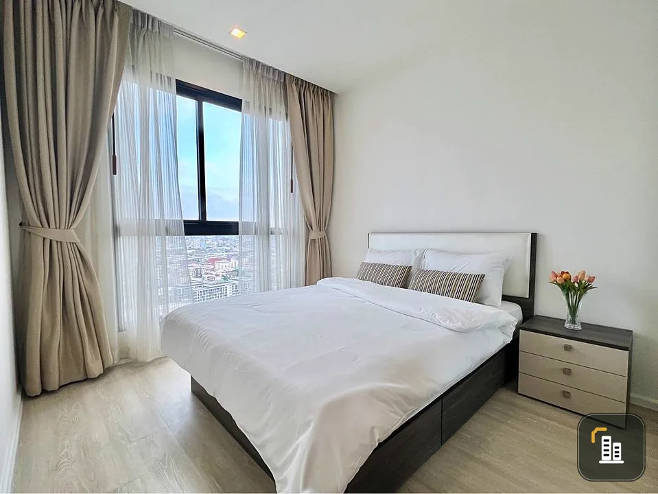 For rent: Quinn Ratchada 17, 25th floor, bright city view, spacious room, clean and comfortable, with all good furniture. Reserve now!