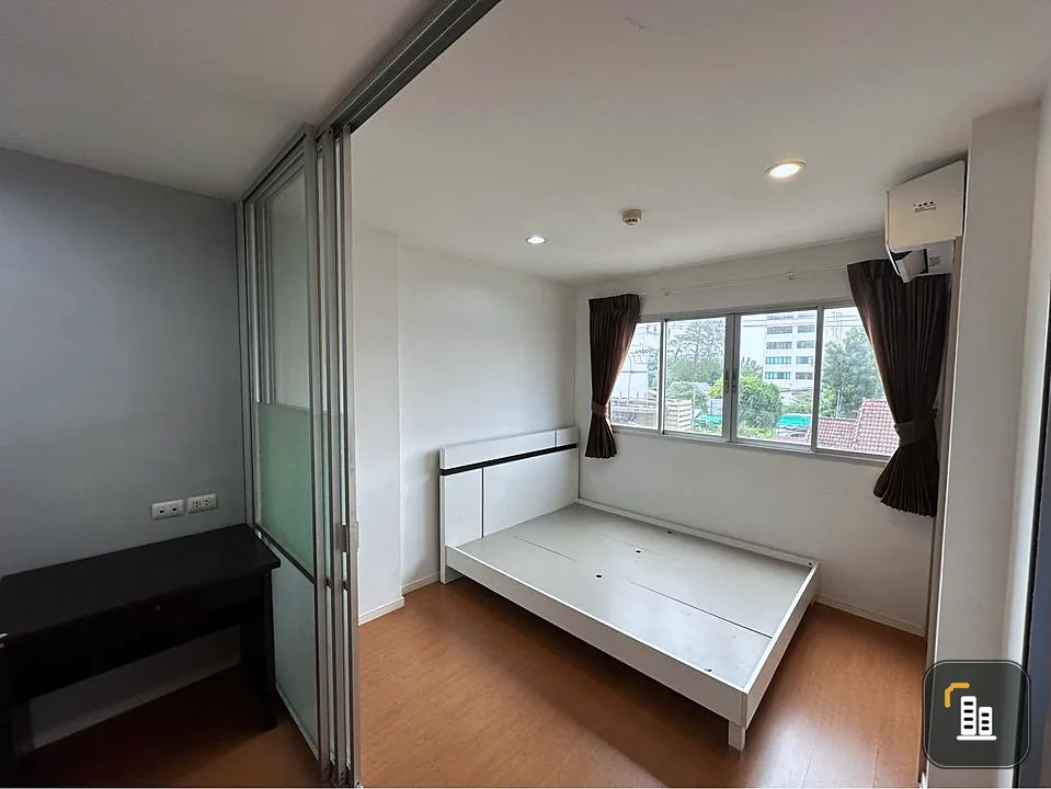 For sale: Lumpini Condo Town Ramintra-Lad Phrao, divided into separate rooms, fully furnished, don't miss out!