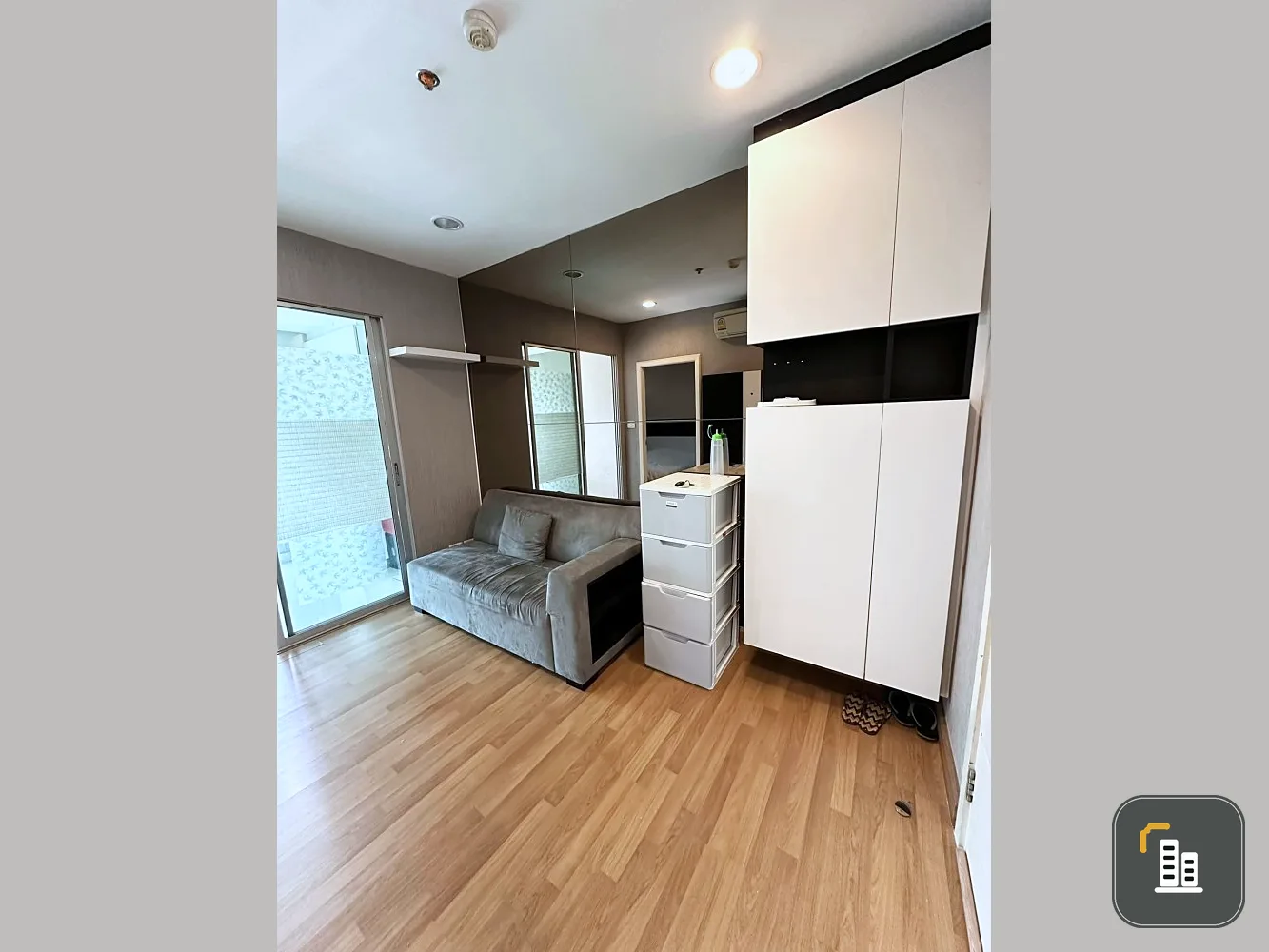 For sale: Centric Ratchada-Sutthisan, 17th floor, spacious room with built-in kitchen. Don't wait, reserve now.