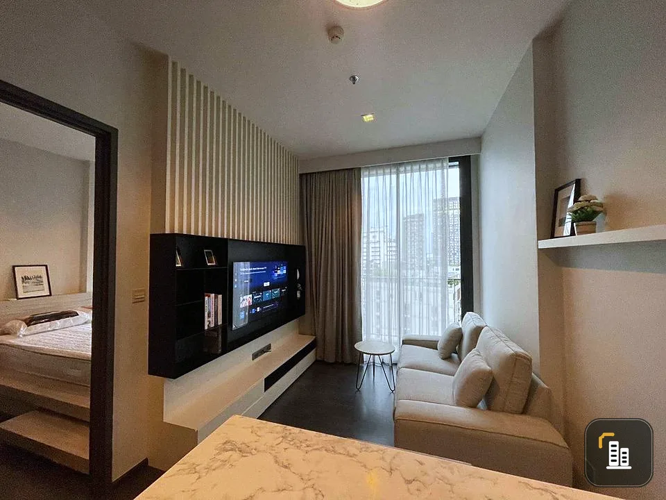 For sale: Edge By Sansiri Sukhumvit 23, separate room with large built-in bed, comfortable to sleep in. Don't miss out!