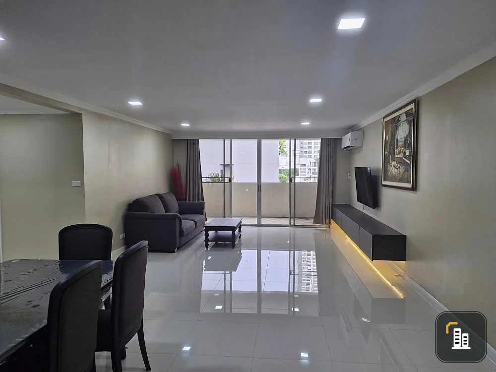 For rent: D.S. Tower 2 Sukhumvit 39, very large room, spacious, comfortable, fully furnished. You shouldn't miss it.