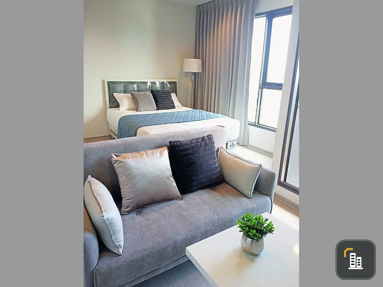 Condo for rent Life Asoke-Rama 9, the room is decorated perfectly. Full furniture, jumping price. If interested, hurry up.