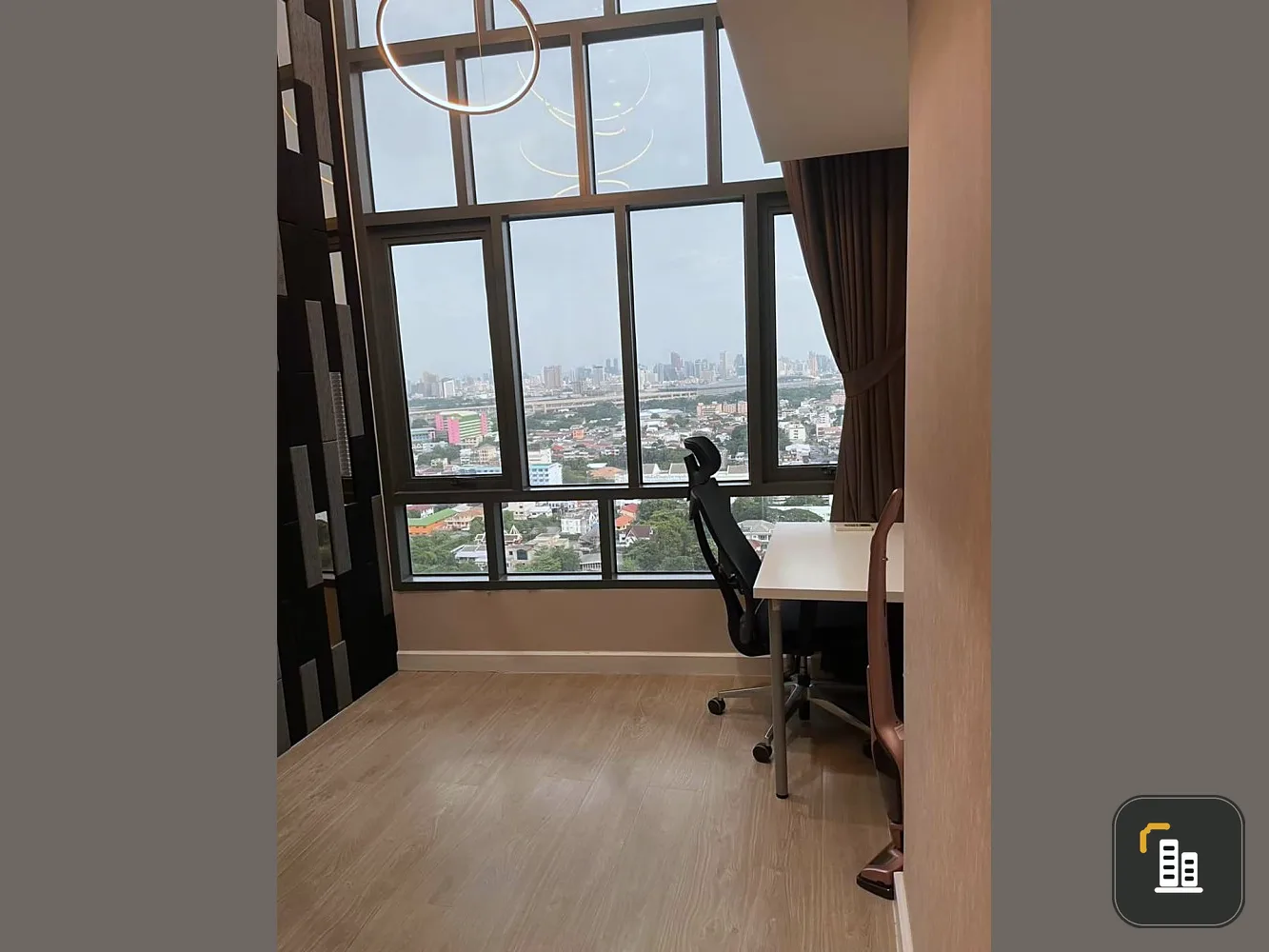 For sale: Metro Sky Prachachuen, Duplex room, 20th floor, great city view. Comes with a large built-in wardrobe. Book now.