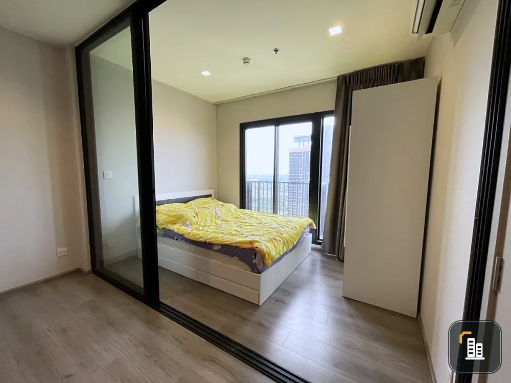 For sale: The Politan Rive, 54th floor, high floor, good view, comes with complete decorations. If interested, hurry and reserve now. Don't wait.