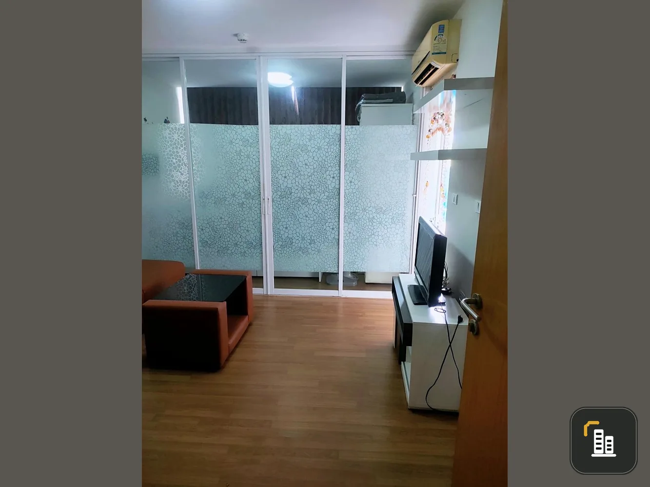 For sale: Max Condominium Ngamwongwan, complete with basic furniture, electrical appliances ready to use, very worth booking.