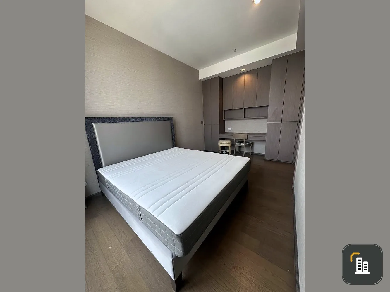 For sale Diplomat Sathorn, decorated with luxurious built-ins, large wardrobe with plenty of storage space, spacious, comfortable to live in, don't mi