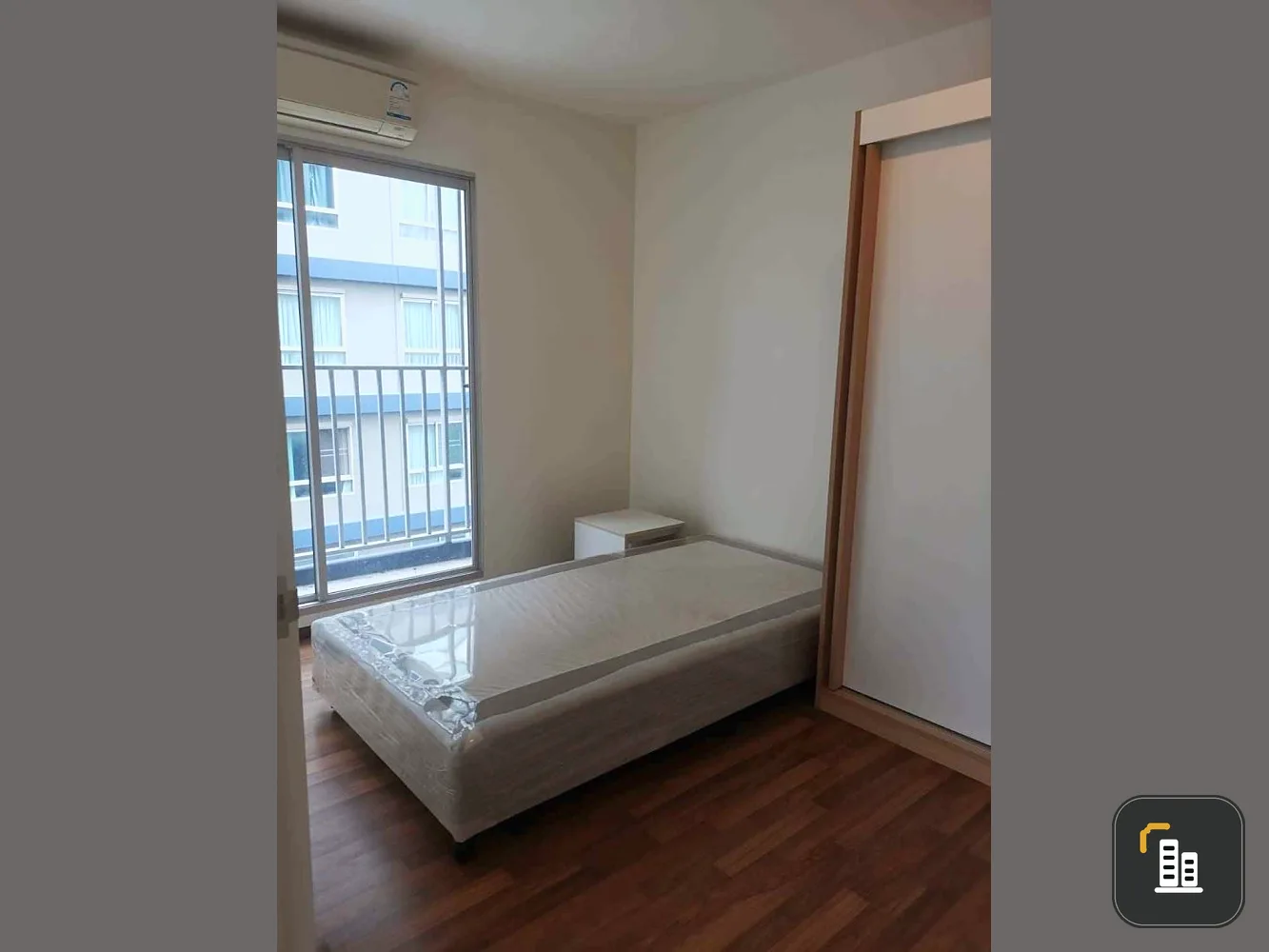 Condo for sale, U Ratchayothin, corner room, very private, very spacious, swimming pool view, just bring your own luggage and move in.