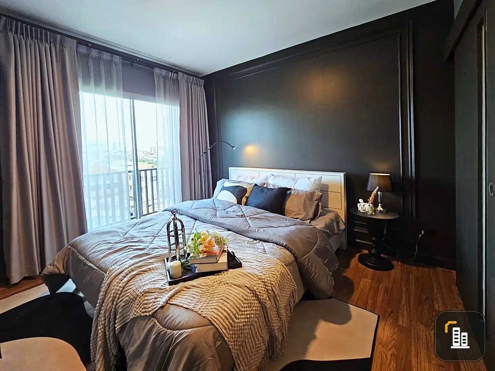 For sale: The seed Sathorn-Taksin, modern decorated room, very comfortable bed, don't miss out if you book.