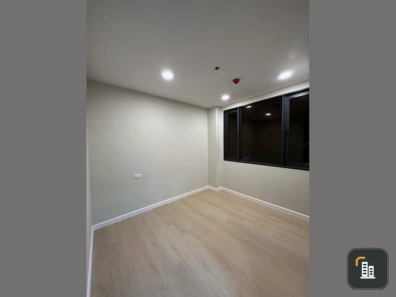Urgent sale!! Condo Artisan Ratchada, selling empty room, 14th floor, Building A, view of the Korean Embassy, good price, hurry and book now!!