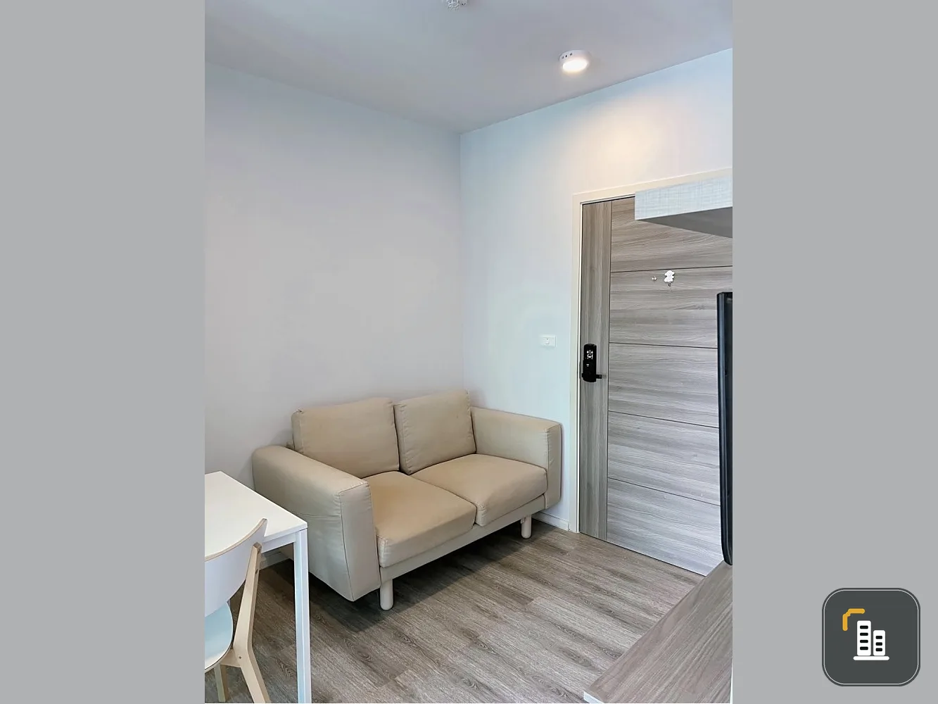 For sale: Notting Hill Sukhumvit 105, furniture included + electrical appliances, very clean and comfortable room, you must hurry.