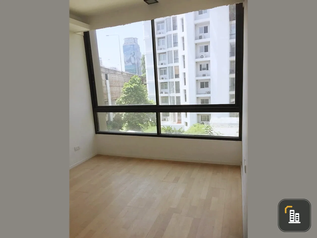 For sale cheap, The Nest Condo, Ploenchit, empty room, fully fitted kitchen, come and own it today.