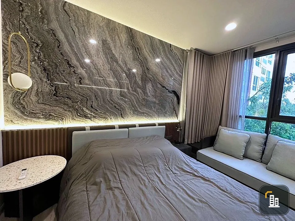 For sale: XT Huai Khwang, beautifully decorated room, fully built-in, 7th floor, garden view, very private, quiet, buy now.