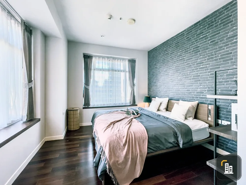 For rent: Circle Condominium, corner room, two-sided view, fully built-in furniture. You'll regret it later if you miss it.