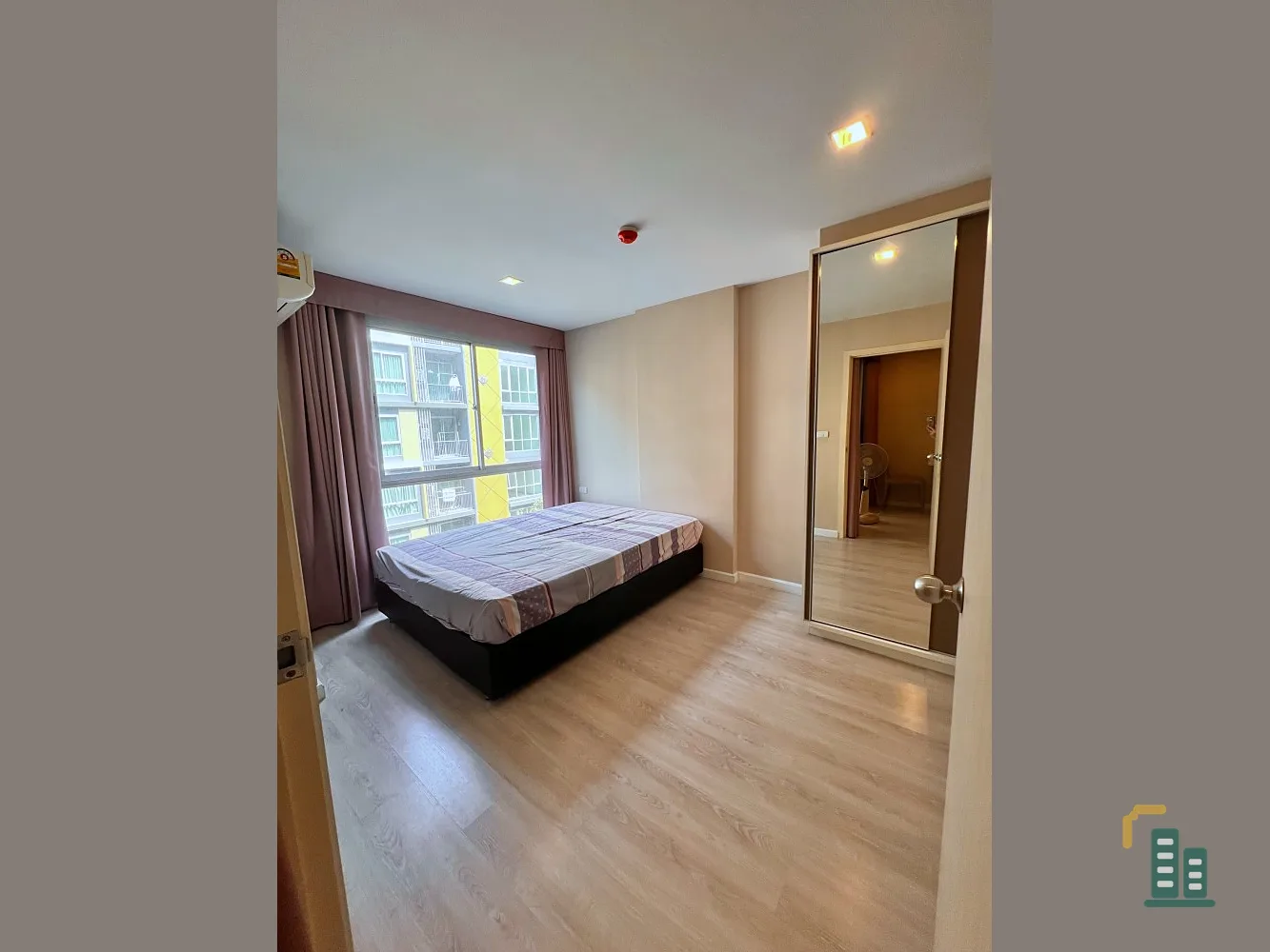 Urgent sale!! Condo Metro Luxe Rama 4, 5th floor, Building C, suitable for investment to rent out or buy to live in!!
