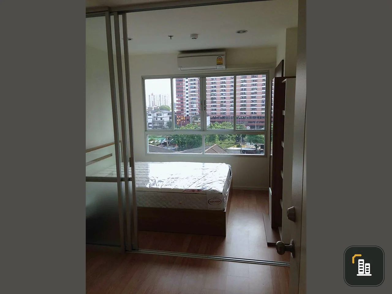 Condo for sale: Lumpini Ville Ramkhamhaeng 60/2, well-separated rooms, great price, good for living or investing.