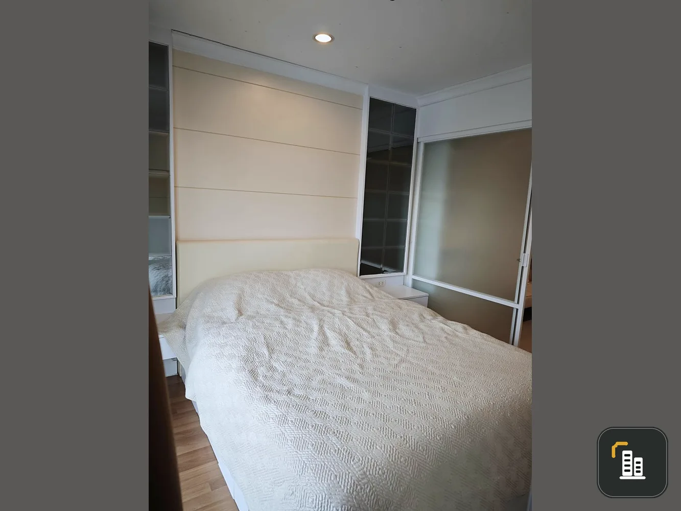For rent: Lumpini Place Rama 9-Ratchada, spacious room, beautifully decorated, with amenities. Don't miss it.