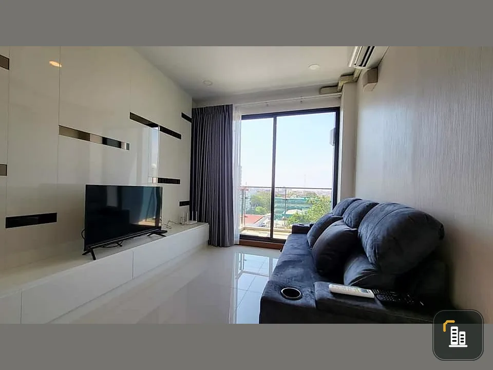 For rent: Supalai Premier Charoen Nakhon, decorated with white furniture in a controlled tone, large wardrobe, lots of storage space, urgent.