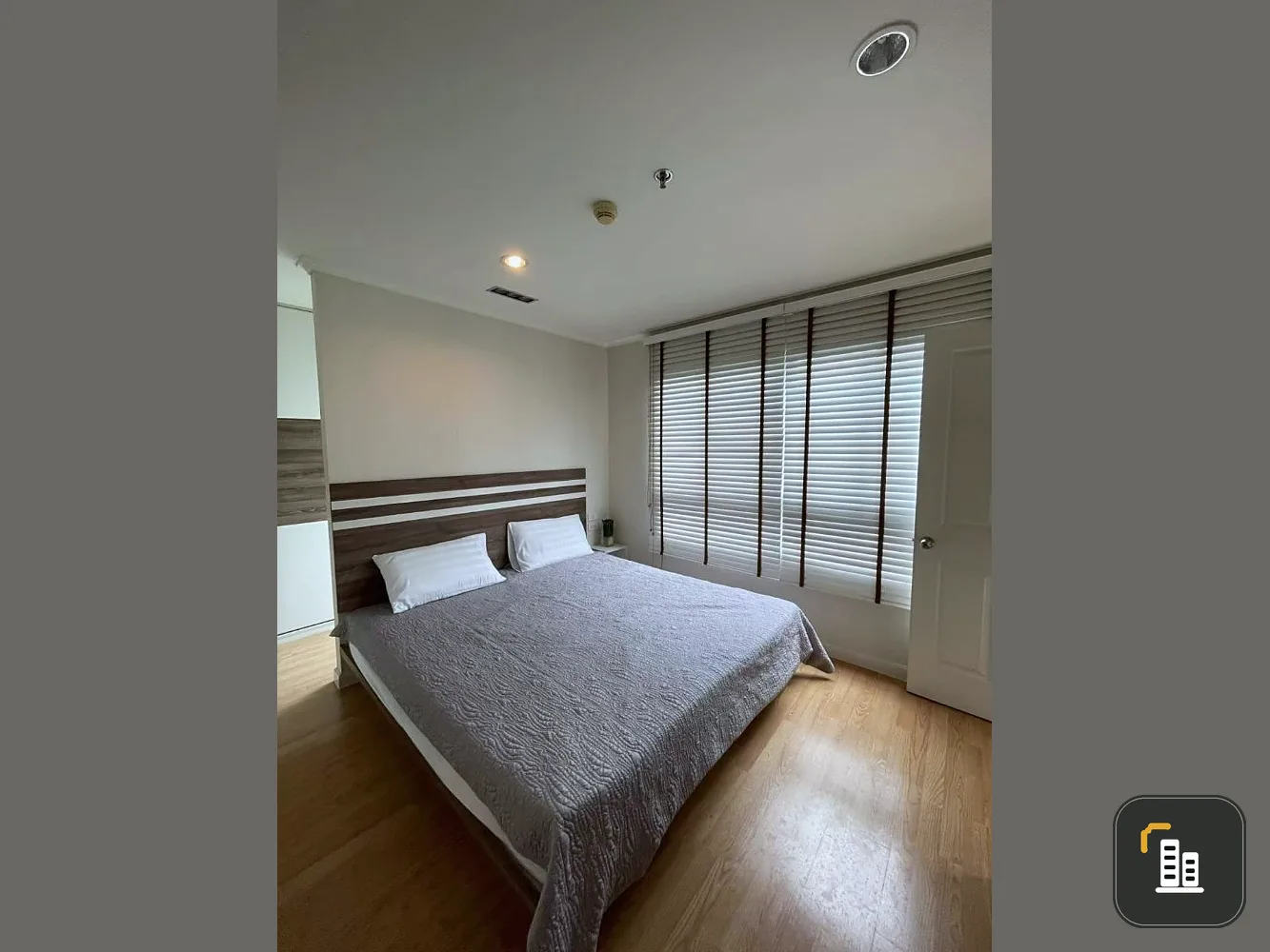 For sale: Lumpini Park Pinklao, 24th floor, swimming pool view, fully furnished room, ready to move in. If interested, hurry and reserve now. Don't wa