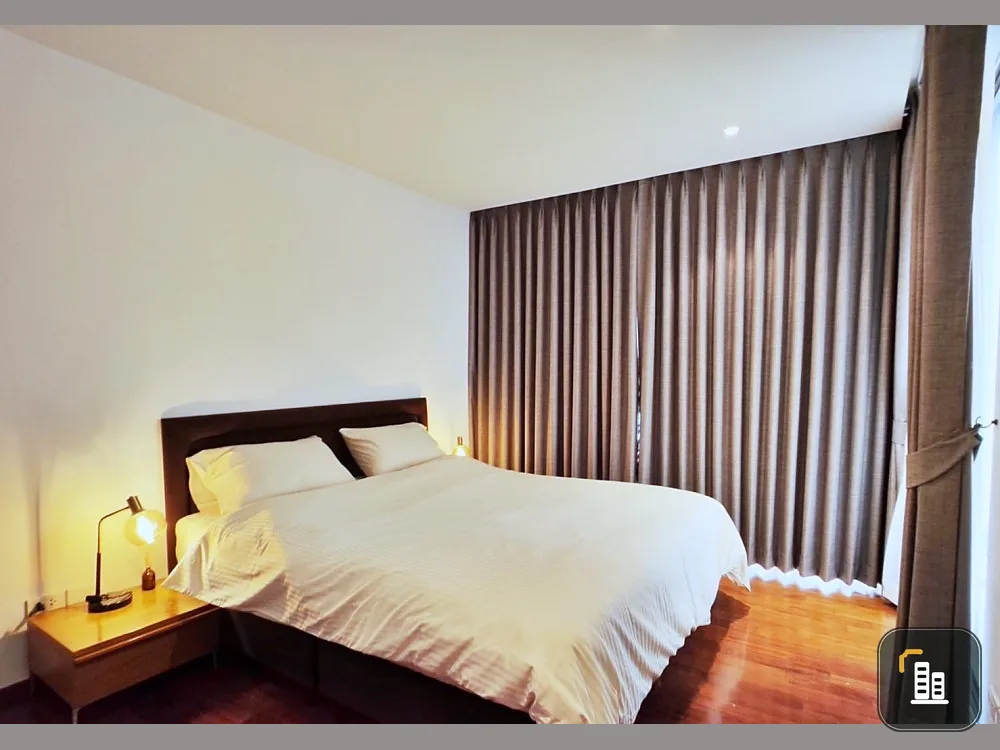 For rent: Noble Zero Nine Ruamrudee, very spacious room, lots of usable space, very airy, you can't miss booking.