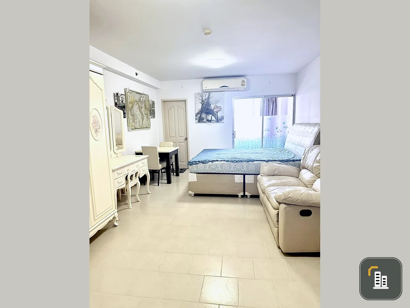 For sale: City Home, Tha Phra Intersection, empty room, has a closed kitchen, smells will not disturb the room for sure. Don't miss it.