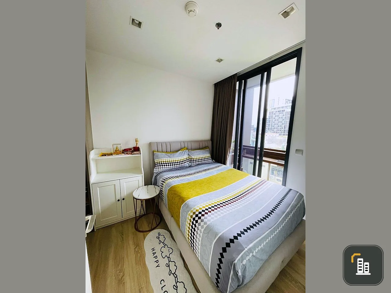 For sale: The Line Phahonyothin-Pradipat. You won't feel cramped or cramped. Plus, it's fully furnished. Interested in owning it? Reserve now!