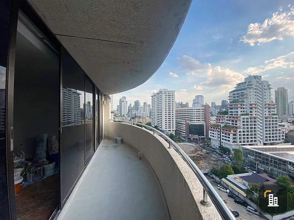 For sale, for rent, Supalai Place Sukhumvit 39, very large room, wide balcony, amazing city view, book now!