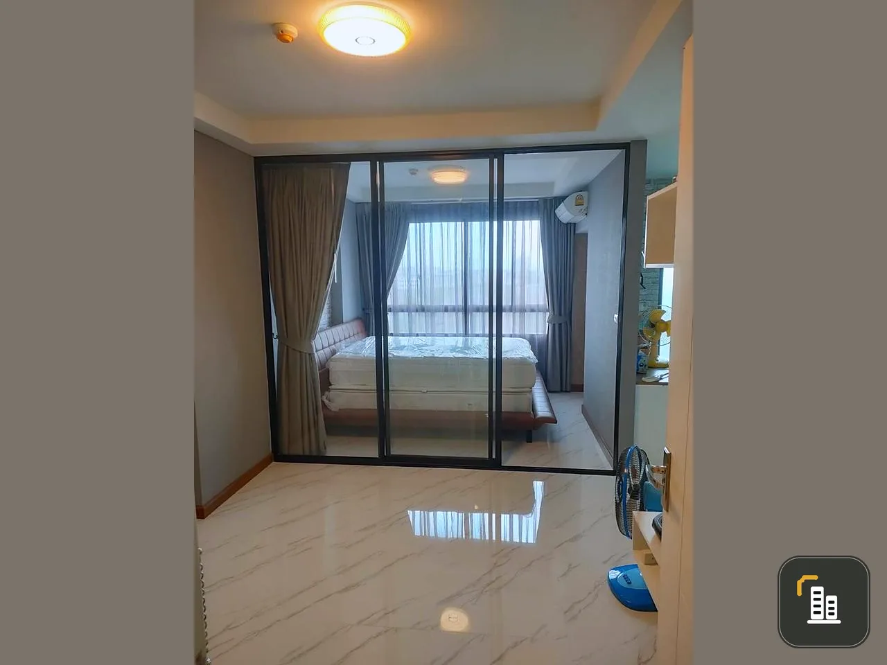 For sale, for rent, J Condo Sathorn-Kanlapaphruek, 4th floor, glass partition, full of electrical appliances, don't miss it.
