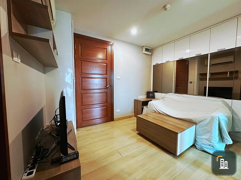 For sale: Emerald Residence Ratchada, 7th floor, beautiful room, nice to live in, built-in furniture, city view, interested, reserve now.