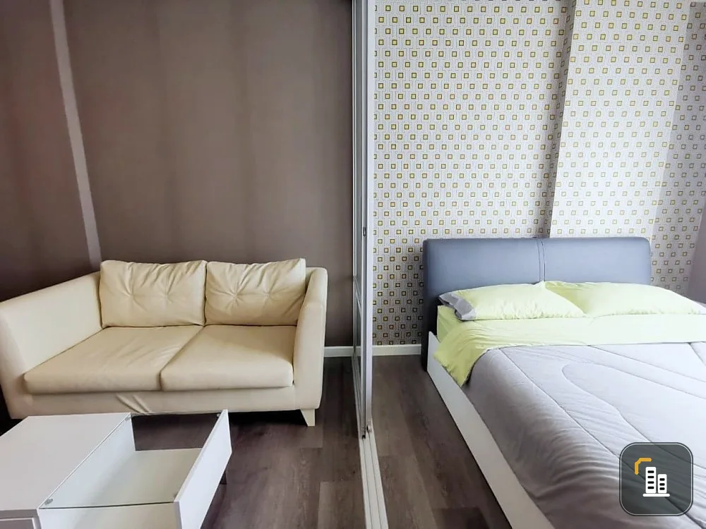 For sale: D Condo Campus Resort Bangsaen, with beautiful wallpaper throughout the room, fully furnished, don't miss out.