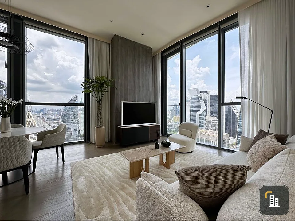 For rent, Scope Langsuan, very beautiful room, decorated in a very stylish style, very large room, high floor, very beautiful view, don't miss it.