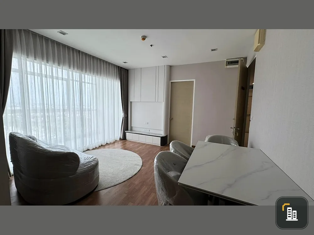 For rent: The Coast Bangkok Sukhumvit-Bangna, 39th floor, highest floor, fully furnished, simply decorated but looks great, urgent.