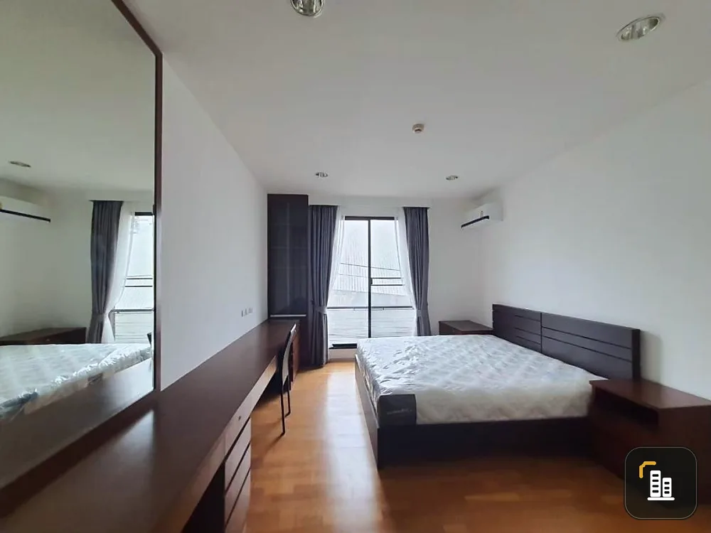 For rent, Amanta Ratchada, very spacious room, has a walk-in closet, plus lots of built-in furniture. Don't wait, book now.